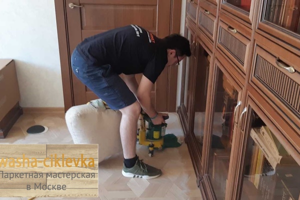 циклевка вдоль стен 